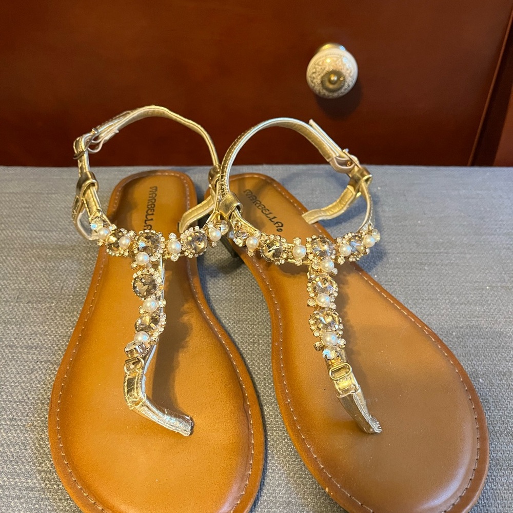 Sz 9 City Lights Bling Sandals Gold Metallic Rhinestone & Pearl Thong - Picture 2 of 13